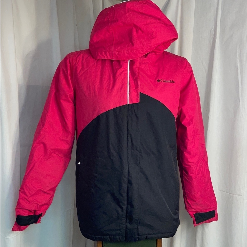 Columbia Girls' Crash Out Jacket in Magenta & Black.  Waterproof.  Size XL/18